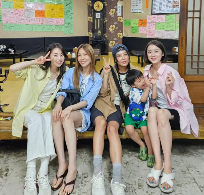 Wonder Girls Members Reunite to Support Hyerim and Advocate for Cancer Treatment