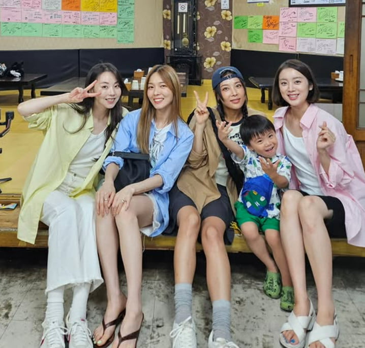 Wonder Girls Members Reunite to Support Hyerim and Advocate for Cancer Treatment