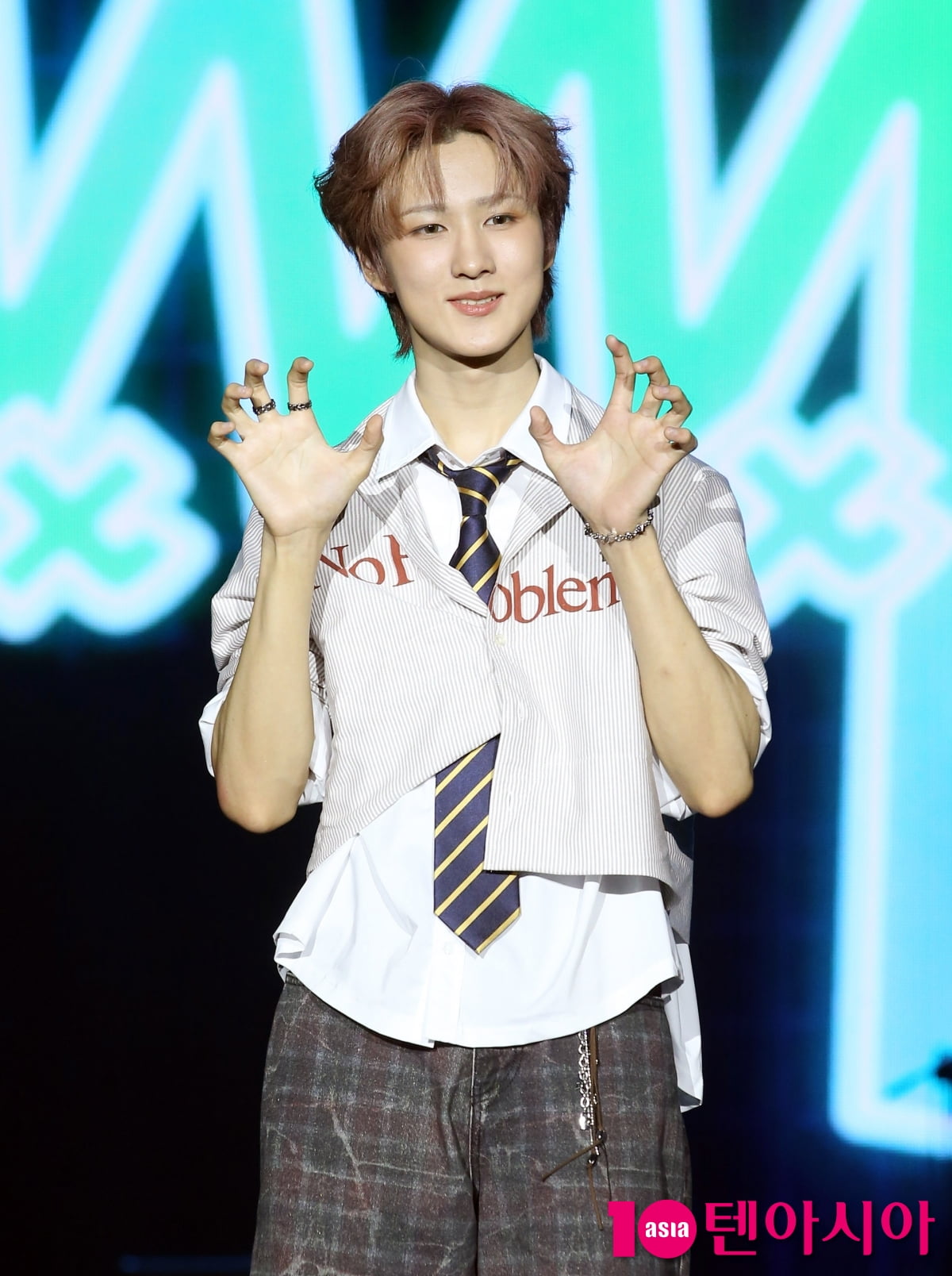 AxMxP's Ju-hwan Shines at Debut Showcase in Seoul