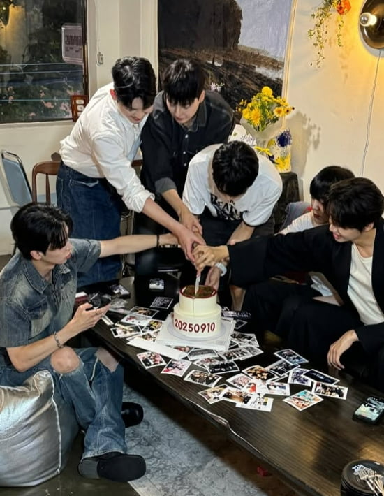 Lee Jin-hyuk Reflects on 10 Years Since Debut with UP10TION