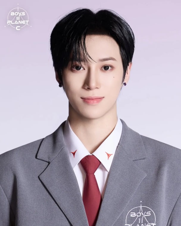Rising Star Zhang Jiahao Shines in 'Boys 2 Planet' with 'Chains' Team Victory