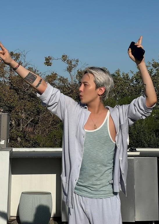 G-Dragon Shares Glimpses of His Life During World Tour
