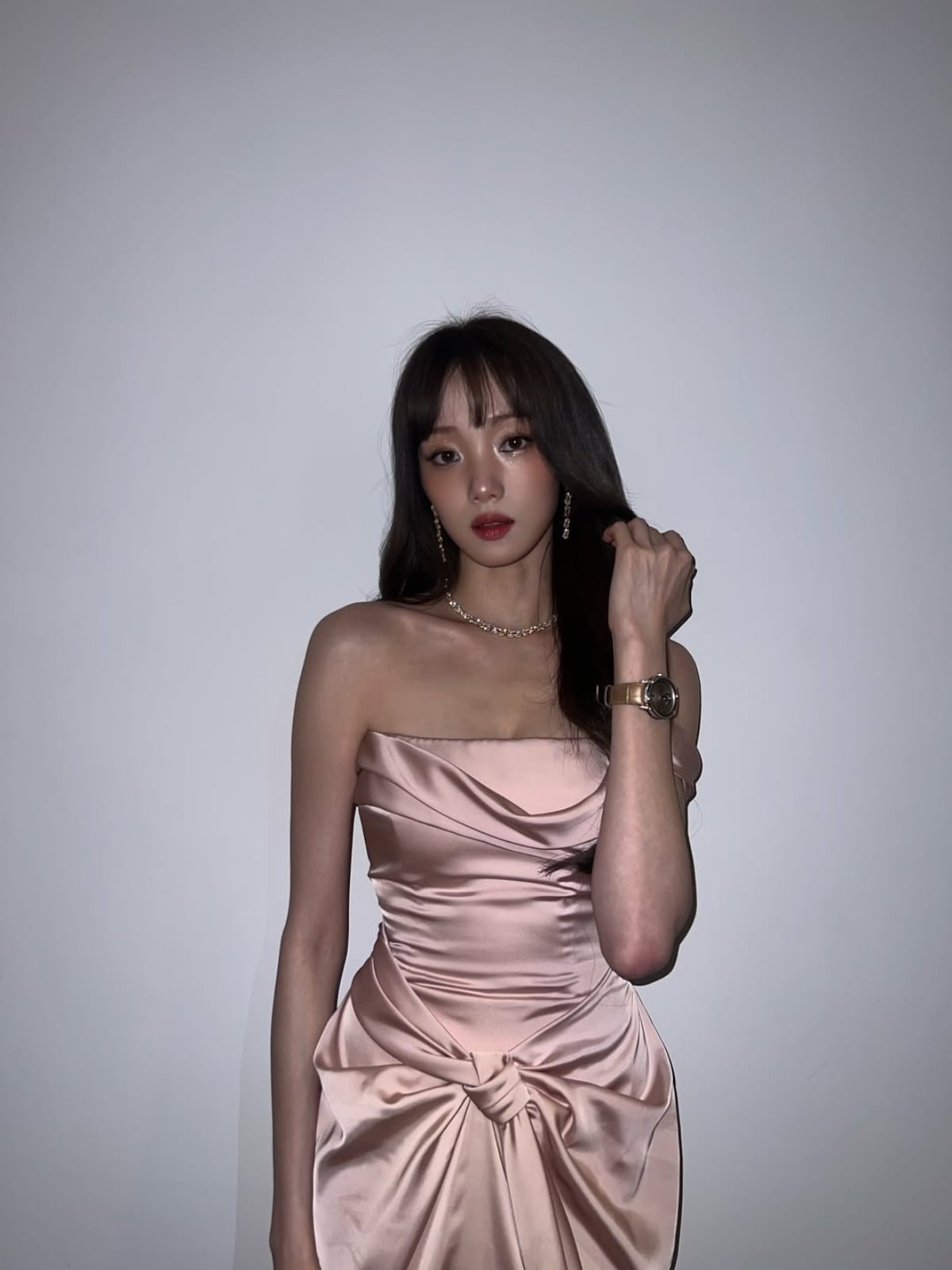 Lee Sung-kyung Stuns in Strapless Satin Dress, Showcases New Beginnings with Fantagio