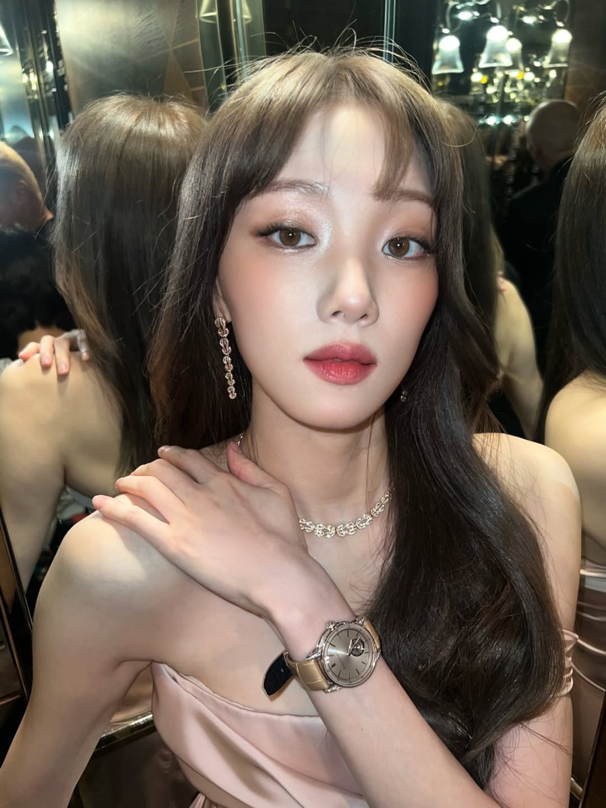 Lee Sung-kyung Stuns in Strapless Satin Dress, Showcases New Beginnings with Fantagio