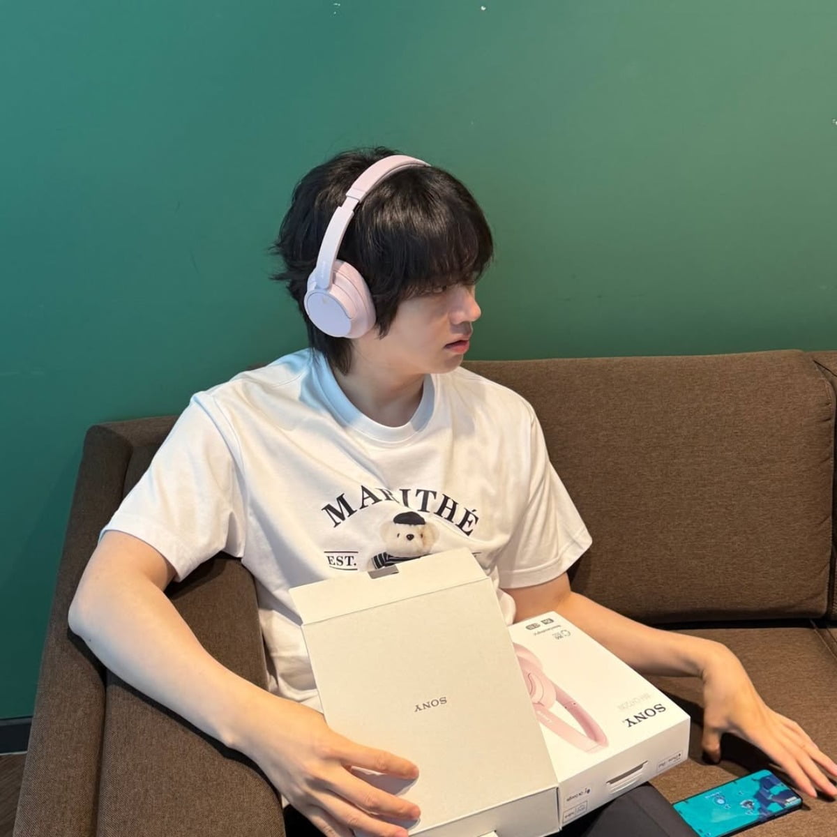 Super Junior's Kim Hee-chul Stuns in Pink Headphones and Sparks Romance Rumors