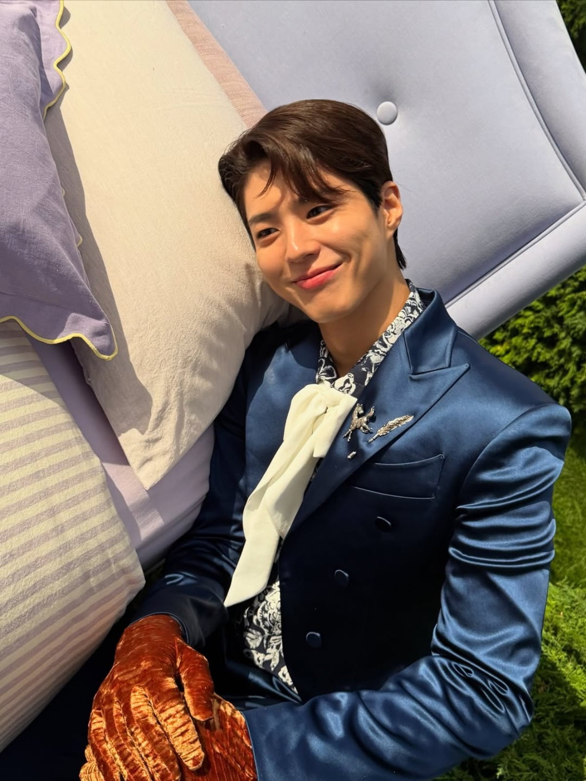 Park Bo-gum Captivates Fans with Enchanting Visuals in Fairytale-Like Setting