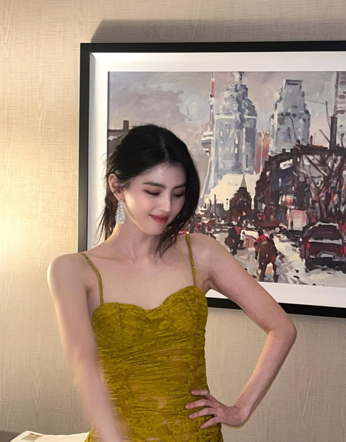 Han So-hee Showcases Dual Charms in Denim and Slip Dress
