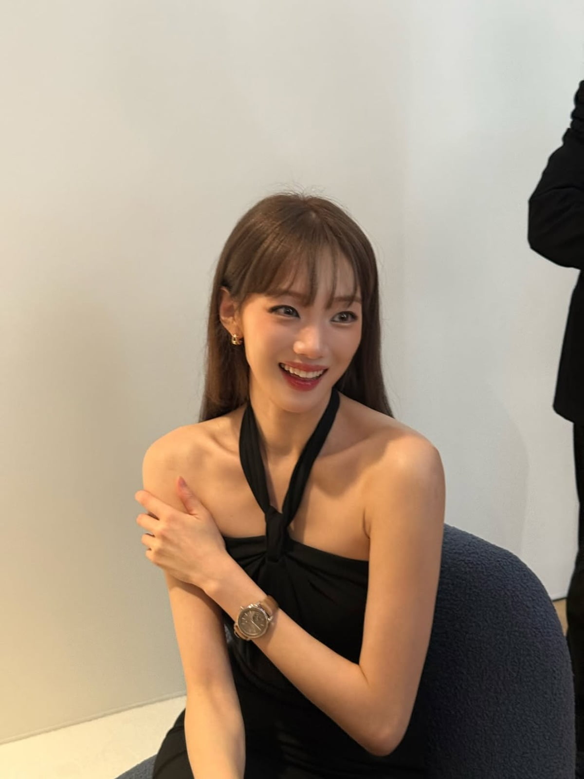 Lee Sung-kyung Stuns in Black Halter Dress, Embraces New Beginnings with Fantagio