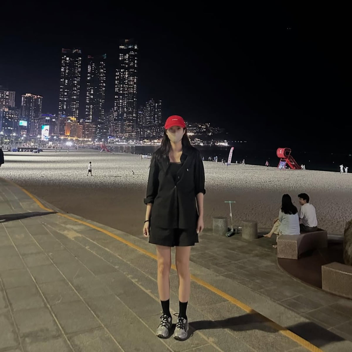 Lim Soo-hyang Stuns in Chic All-Black Ensemble Against Busan's Nightscape