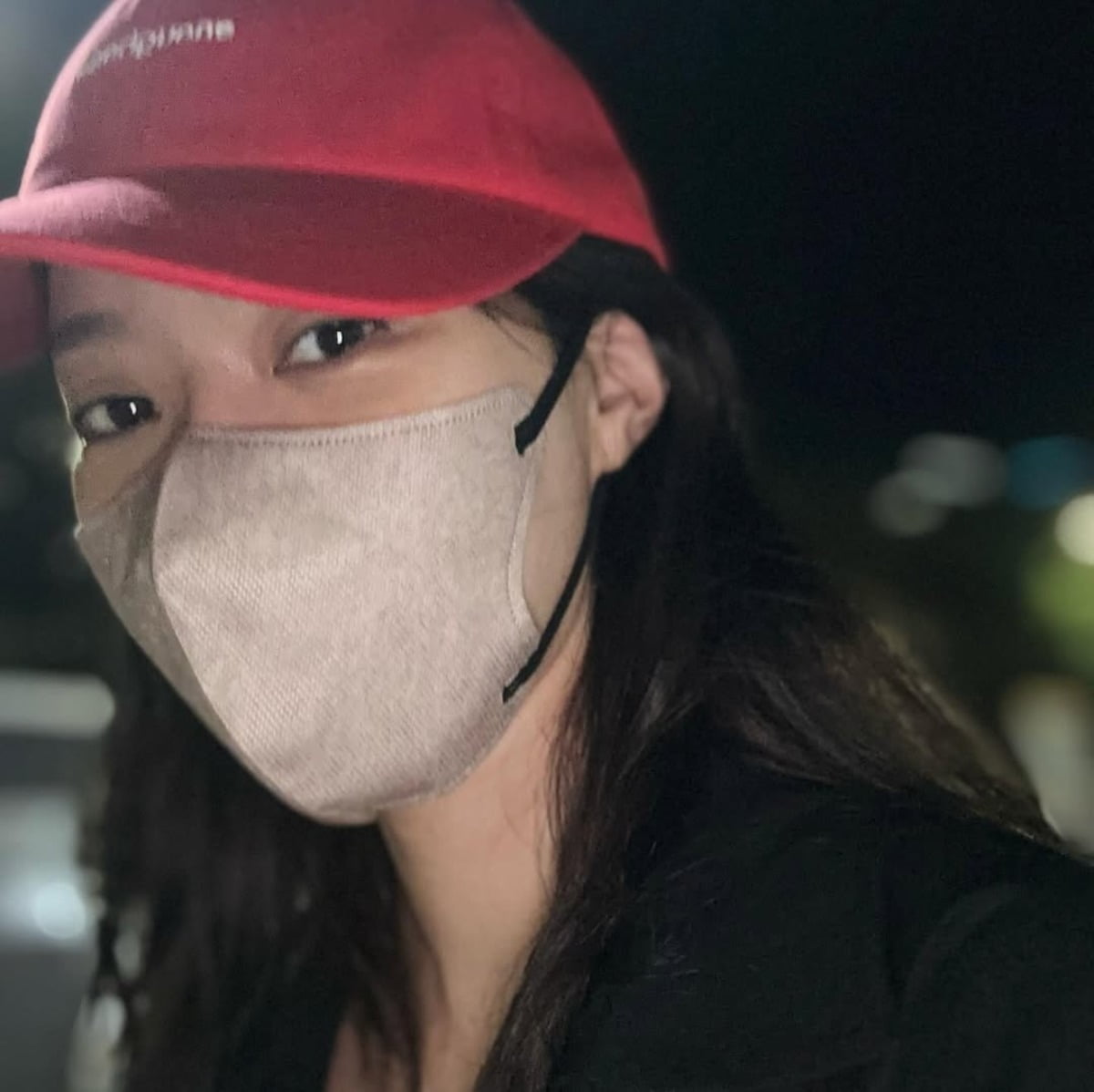 Lim Soo-hyang Stuns in Chic All-Black Ensemble Against Busan's Nightscape
