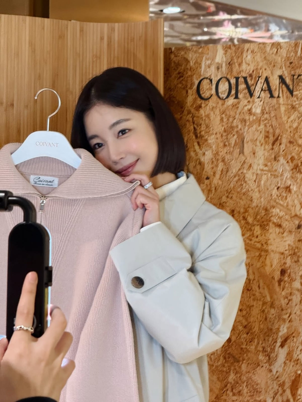 Kieunse Shines at COIVANT 2025 Fall Popup with Chic Bob and Light Coat