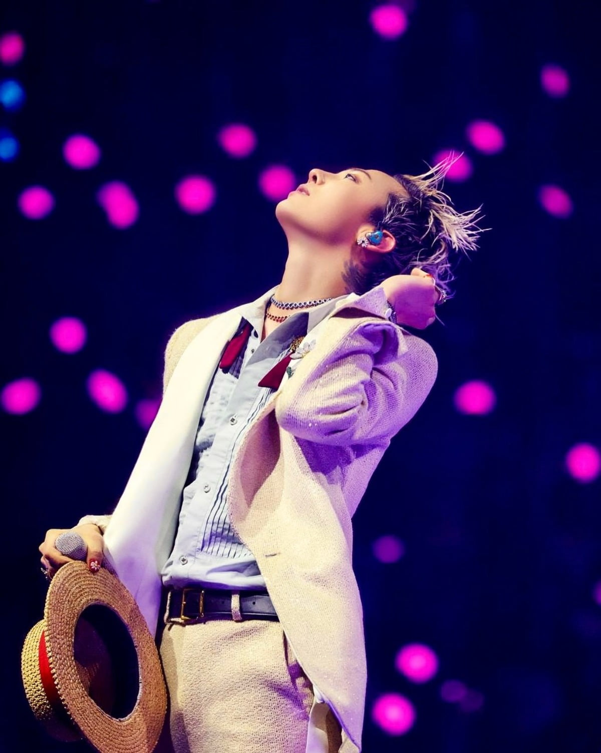 G-Dragon Captivates Fans with Charismatic Stage Presence and Everyday Charm in Los Angeles