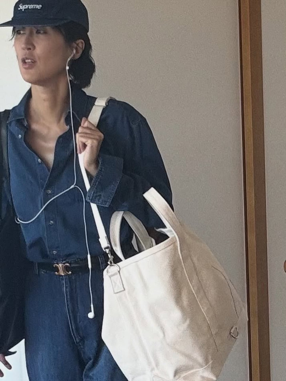 Model Hong Jin-kyung Showcases Chic Denim Style with New Canvas Bag Launch