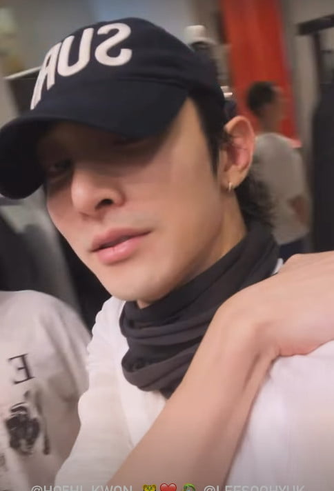 Actor Lee Soo-hyuk Shows Support for SEVENTEEN's Hoshi Ahead of Military Enlistment