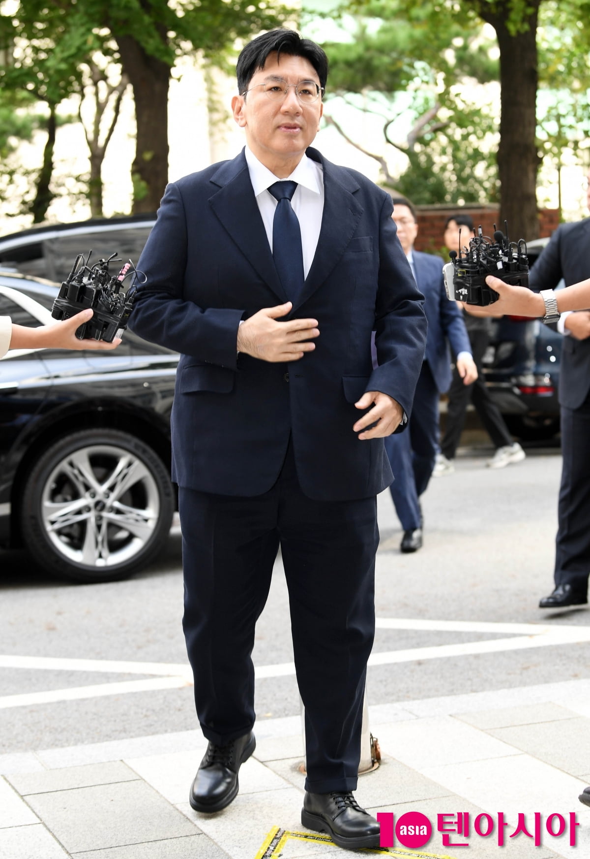ハイブのパン・シヒョク議長、IPOでの不正利益疑惑で警察に出頭