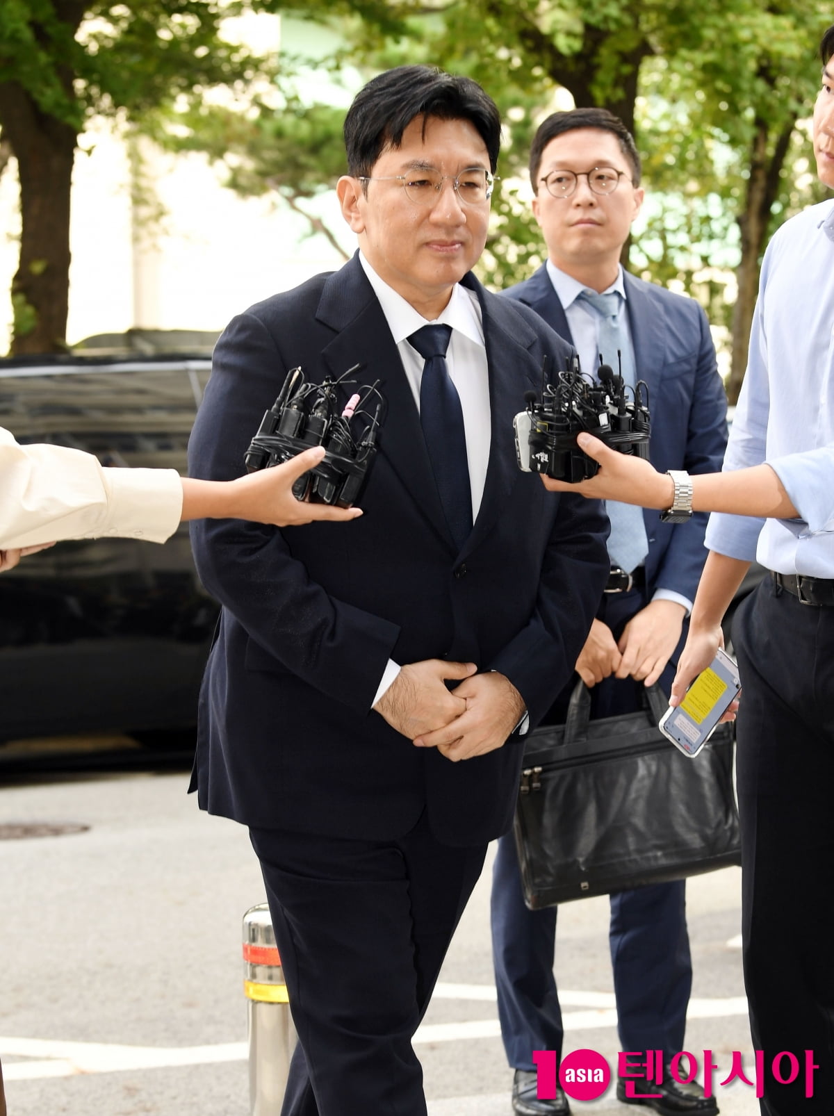 HYBE Chairman Bang Si-hyuk Appears for Questioning Over Alleged Unfair Trading