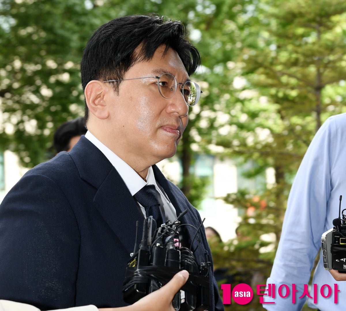 HYBE Chairman Bang Si-hyuk Appears for Questioning Over Alleged Unfair Trading