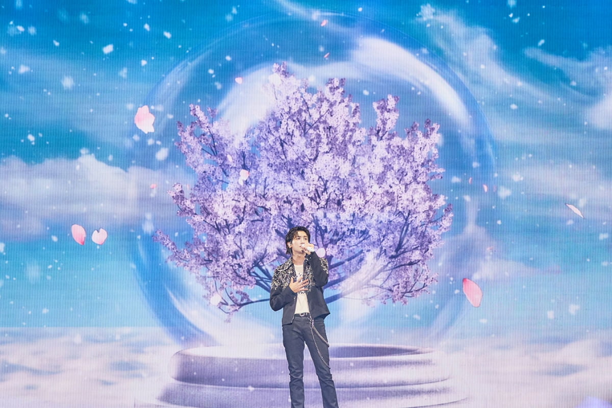 Park Hyung-sik Successfully Concludes First Fan Concert in Japan, Captivating 15,000 Fans