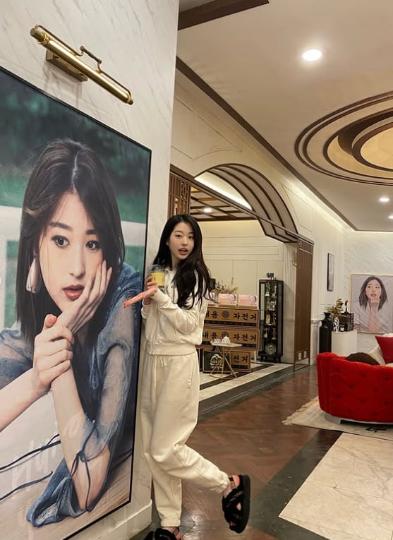 IVE's Jang Wonyoung's Sister, Actress Jang Da-ah, Reveals Lavish Set of 'My Precious Star'