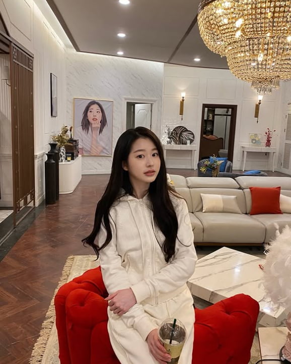 IVE's Jang Wonyoung's Sister, Actress Jang Da-ah, Reveals Lavish Set of 'My Precious Star'