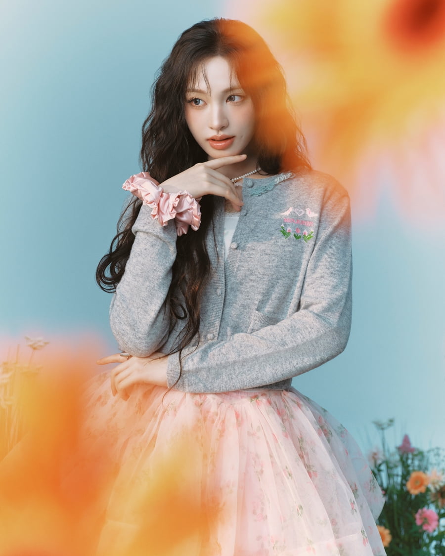 IVE's LIZ Becomes the New Face of 8 seconds: A Fashion Collaboration with MINJUKIM