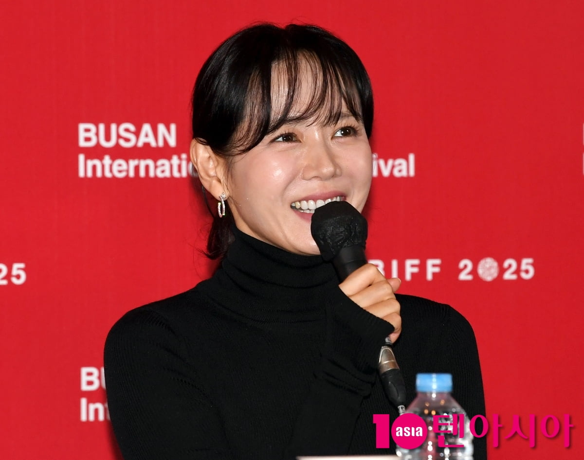 Son Ye-jin Attends Press Conference for 'No Other Choice' at Busan International Film Festival