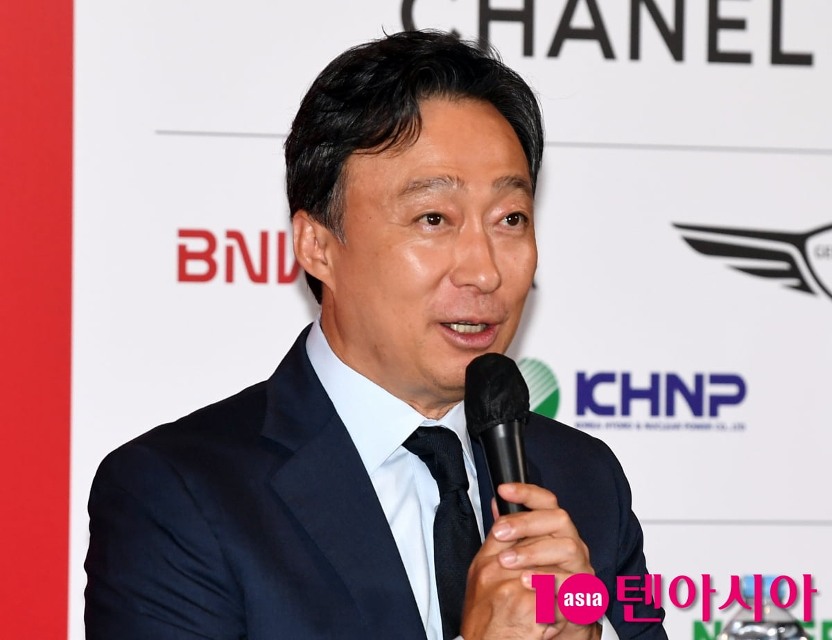 Lee Sung-min Attends Press Conference for 'No Other Choice' at Busan International Film Festival