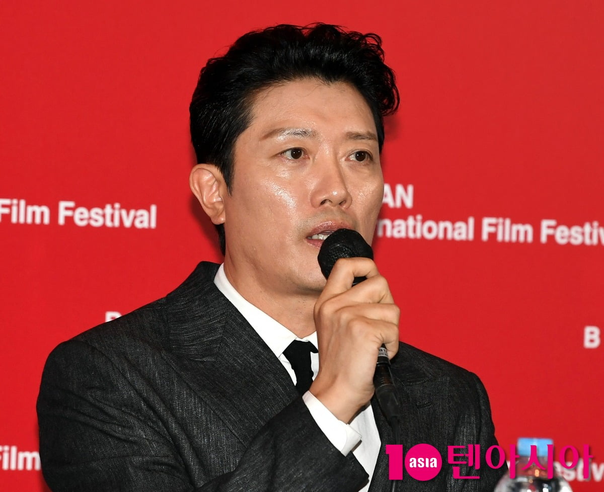 パク・チャヌク監督の新作『どうしようもない』、第30回釜山国際映画祭の開幕作に選定