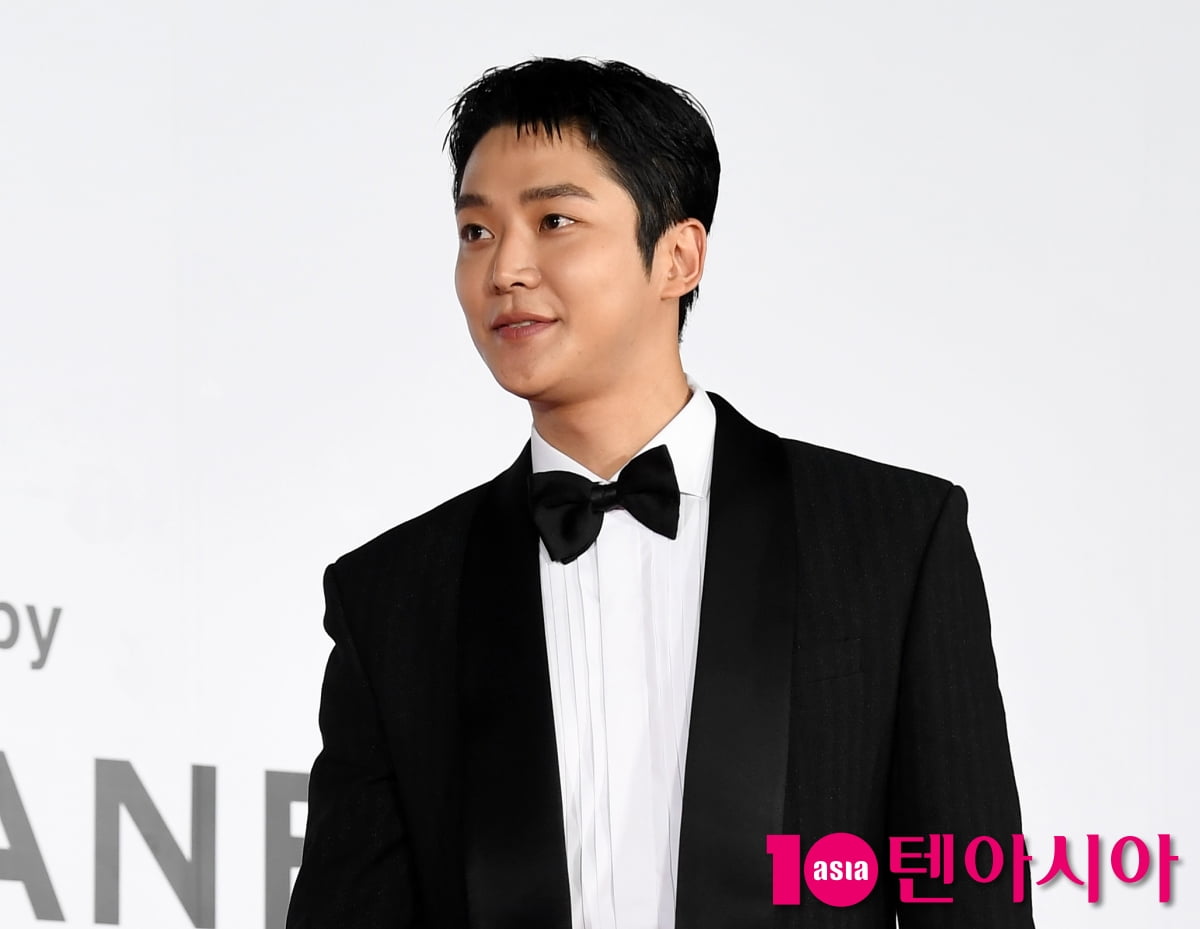 Rowoon Graces the Red Carpet at the 30th Busan International Film Festival