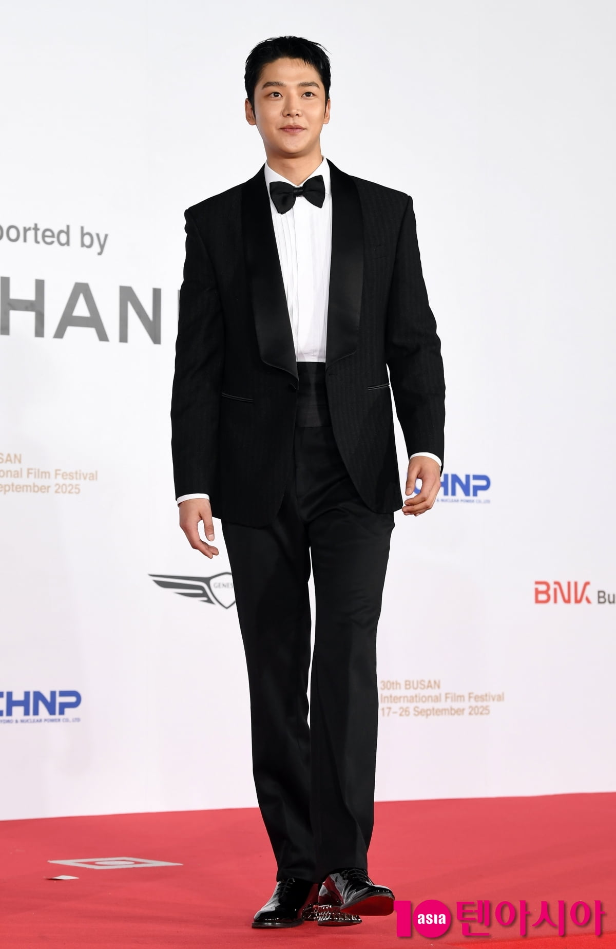 Rowoon Graces the Red Carpet at the 30th Busan International Film Festival