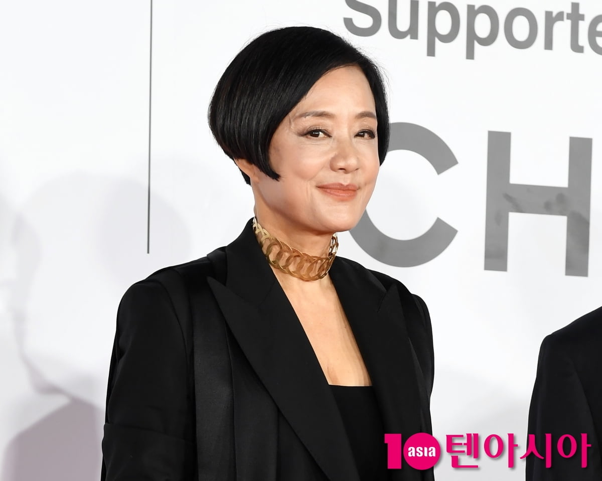 チャン・ミヒ、釜山国際映画祭で華やかな姿を披露