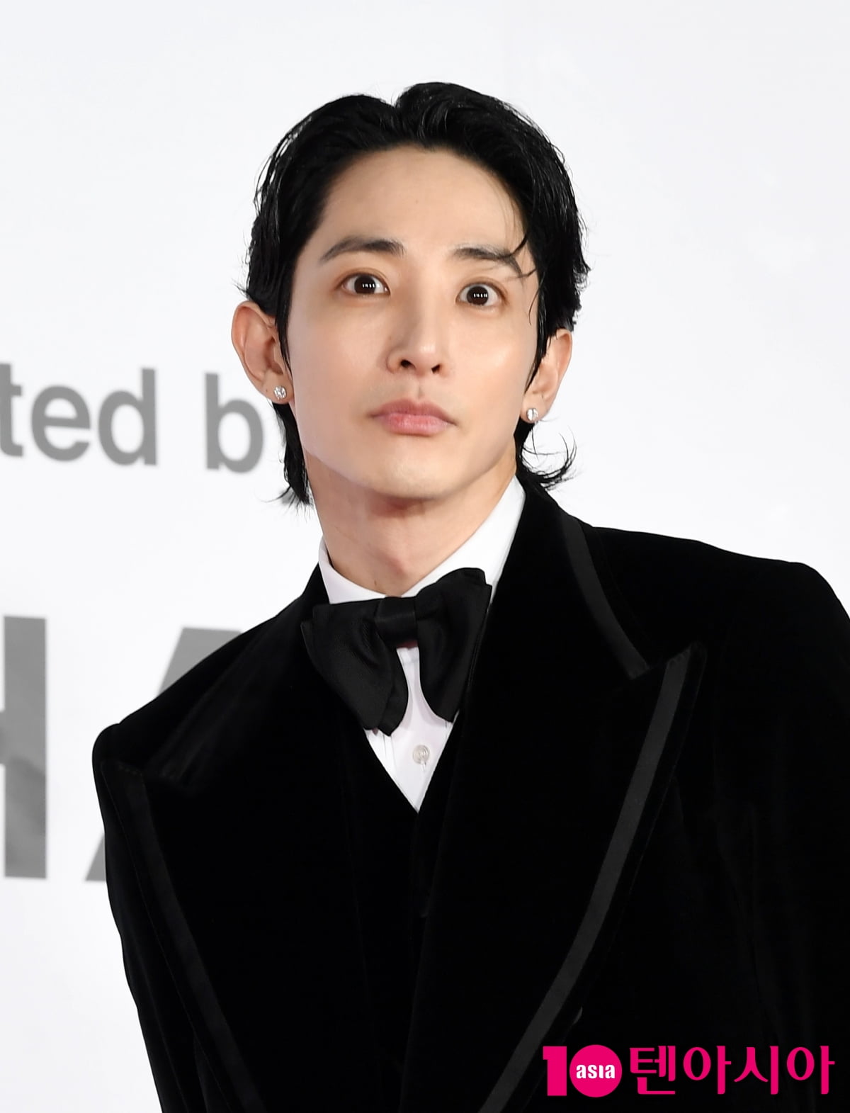 俳優イ・スヒョク、第30回釜山国際映画祭のレッドカーペットに登場