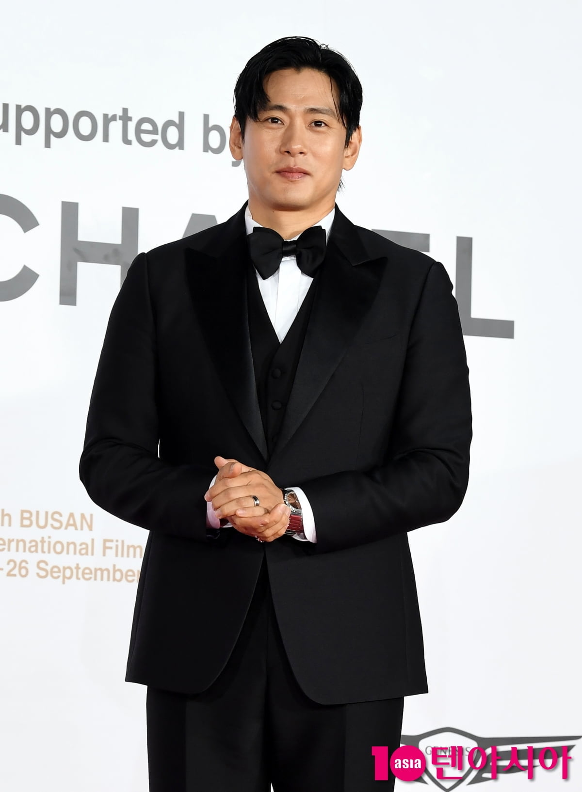 ユ・テオ、釜山国際映画祭で華麗なレッドカーペット登場