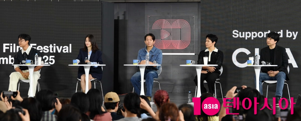Director Ra Hee-chan and Cast Attend Open Talk for Film 'Boss' at BIFF