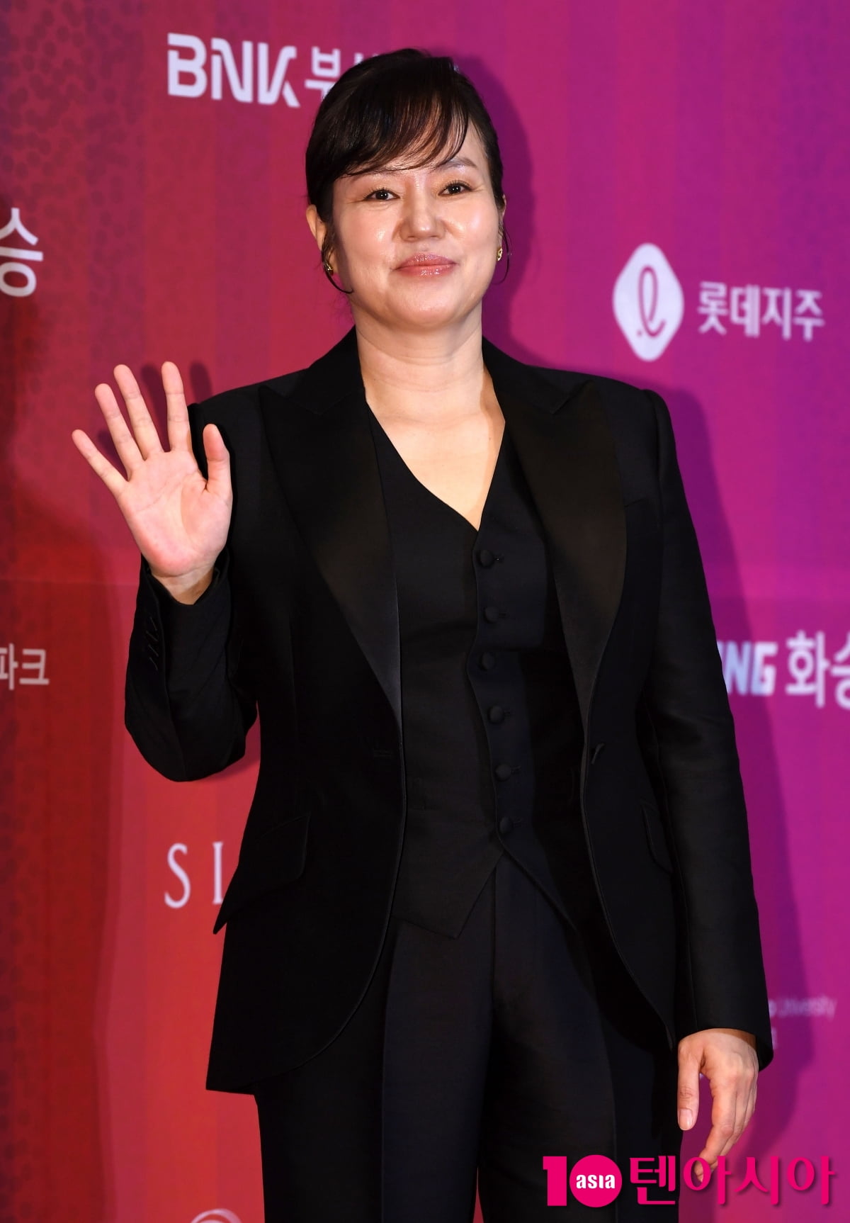 Actress Kim Geum-soon Shines at Buil Film Awards Handprinting and Red Carpet Event in Busan