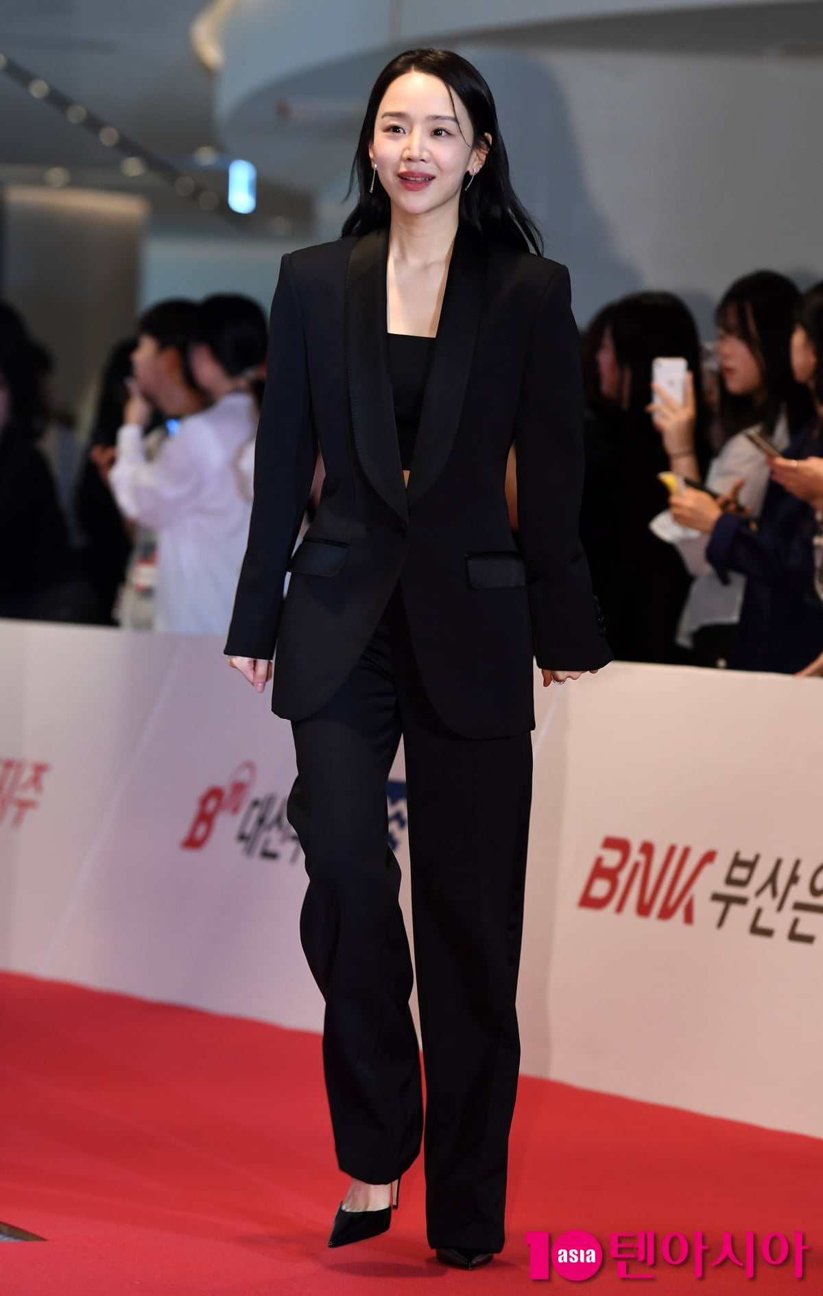 Shin Hae-sun Shines at Buil Film Awards in Busan