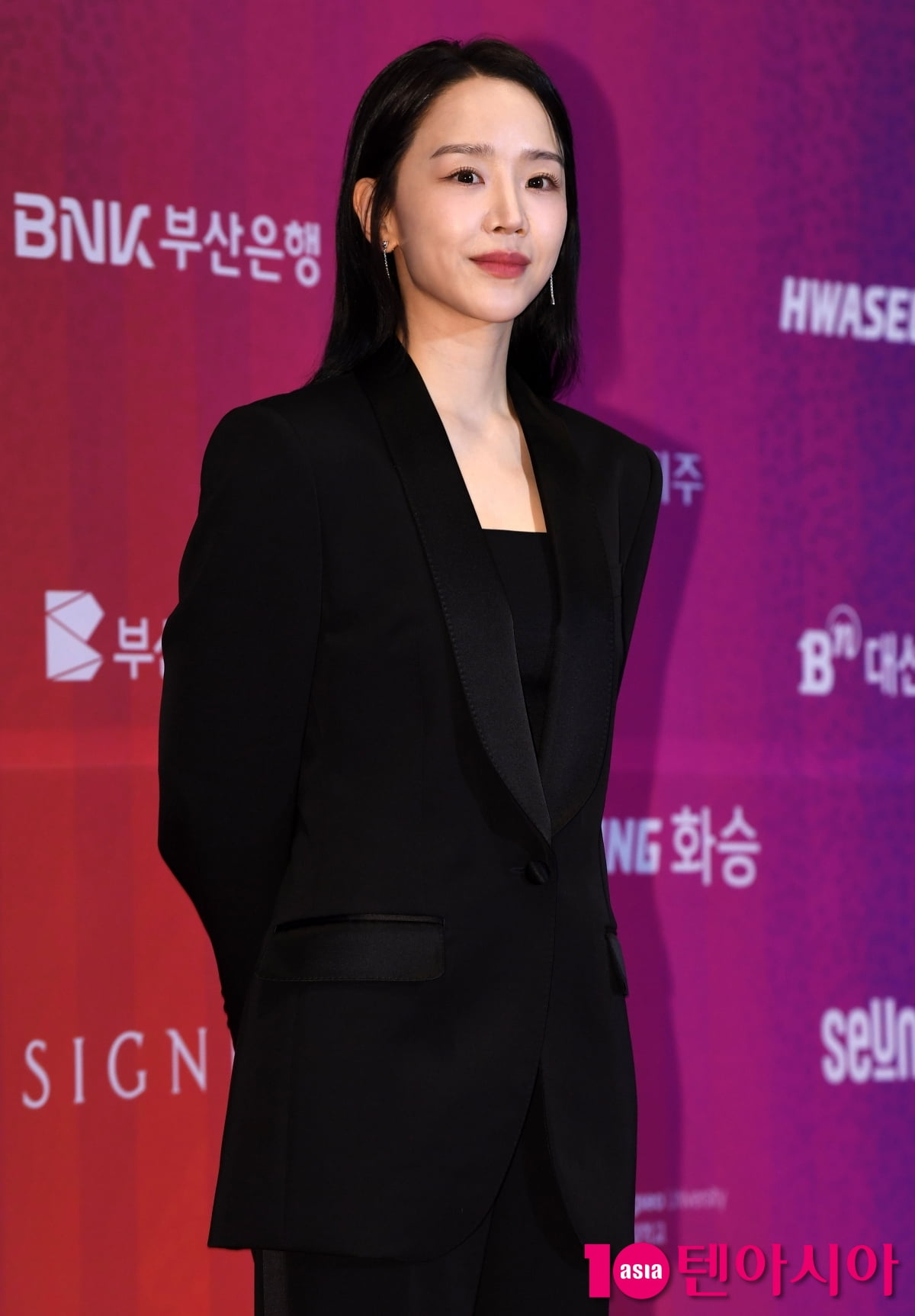Shin Hae-sun Shines at Buil Film Awards in Busan