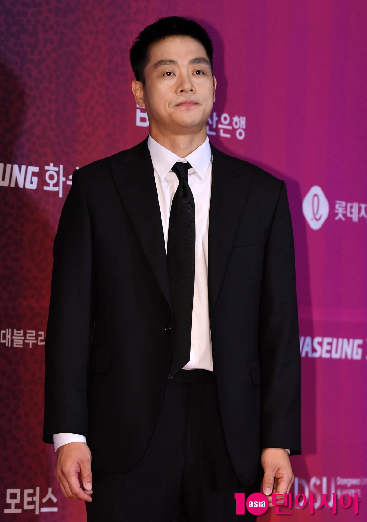 Actor Kim Young-sung Attends Buil Film Awards Handprinting and Red Carpet Event in Busan