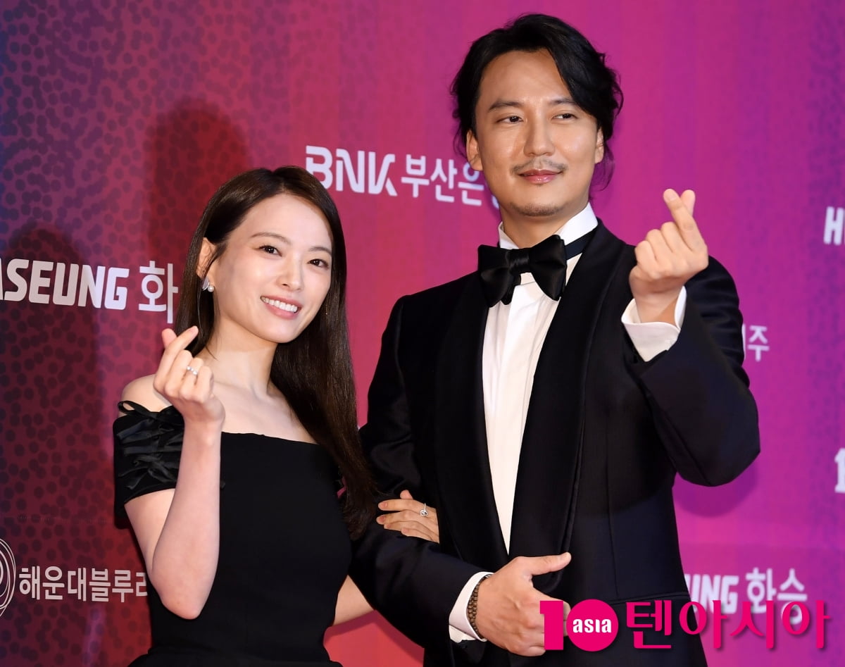 Chun Woo-hee and Kim Nam-gil Shine at Buil Film Awards in Busan