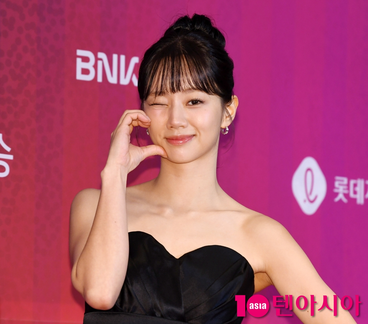 Actress Lee Hye-ri Shines at Buil Film Awards in Busan