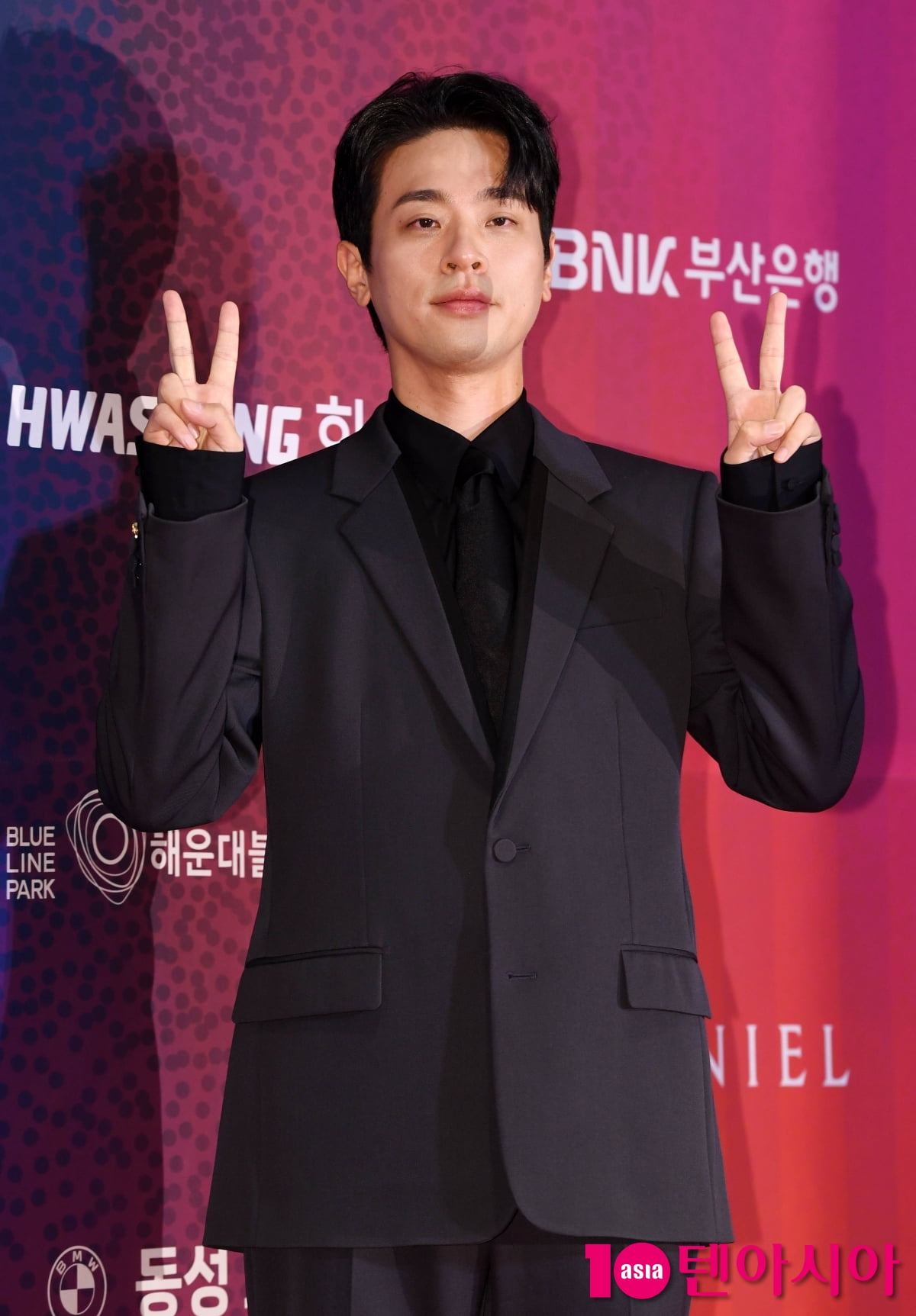 Actor Park Jung-min Attends Buil Film Awards Handprinting and Red Carpet Event in Busan