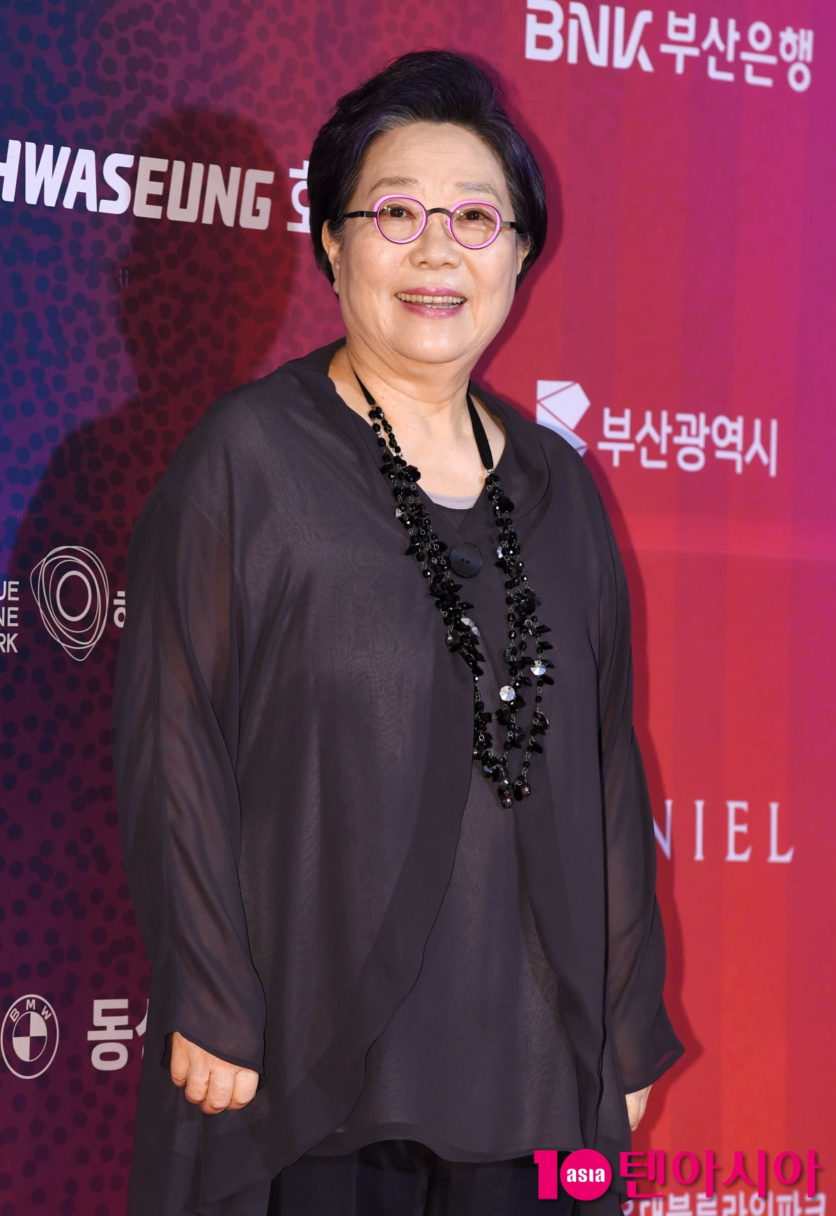 Actress Yang Hee-kyung Graces the Red Carpet at the Buil Film Awards in Busan