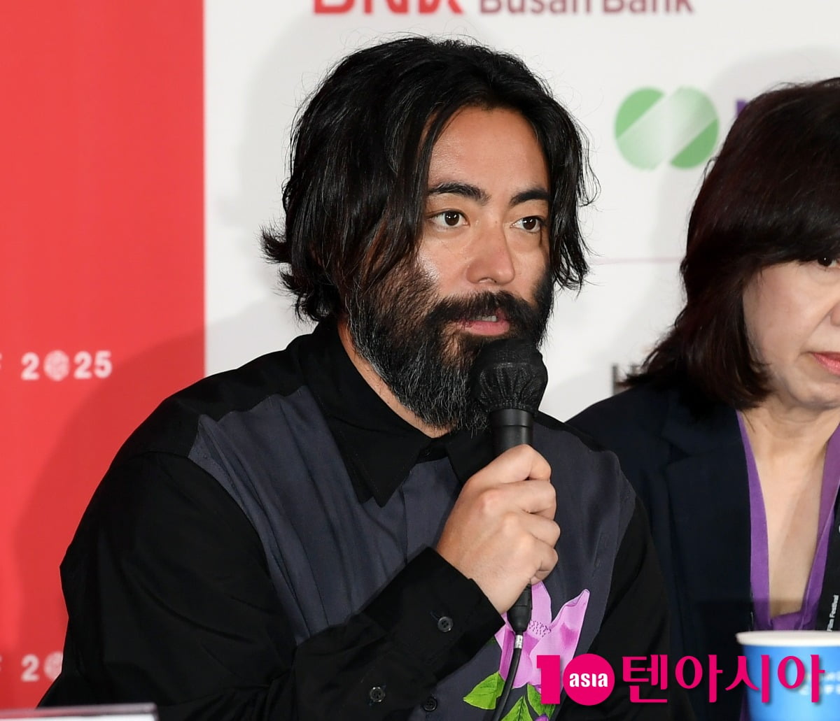 Seol Kyung-gu and Director Byun Sung-hyun Reunite for Netflix Film 'Good News'