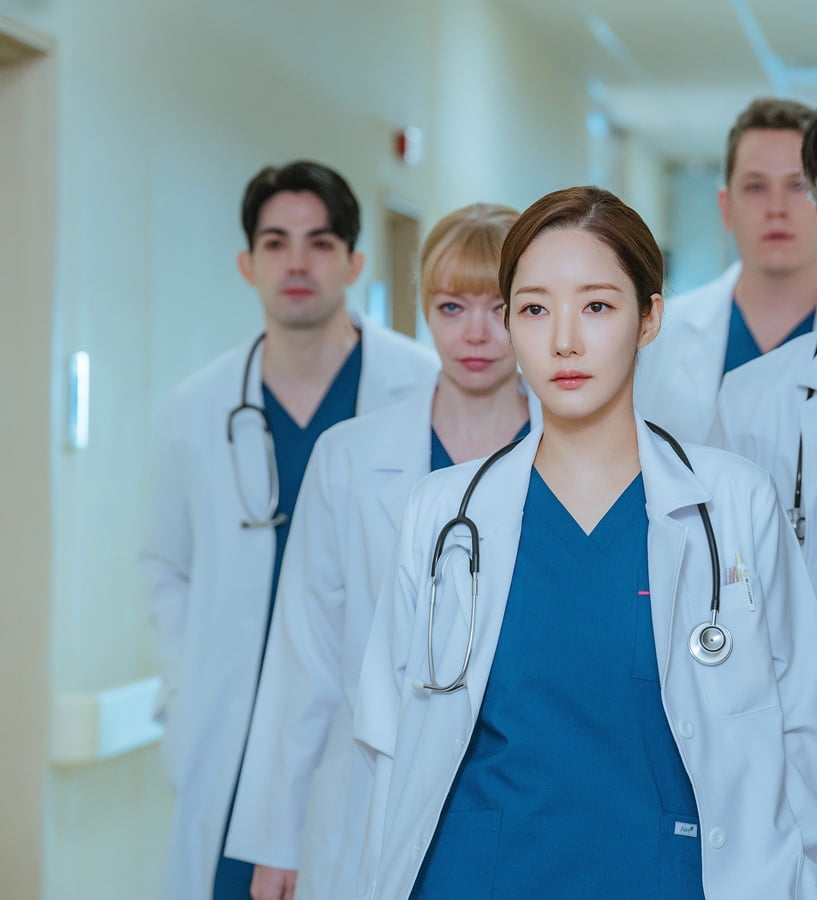Park Min-young and Joo Jong-hyuk Transform into Doctors in 'Confidence Queen'