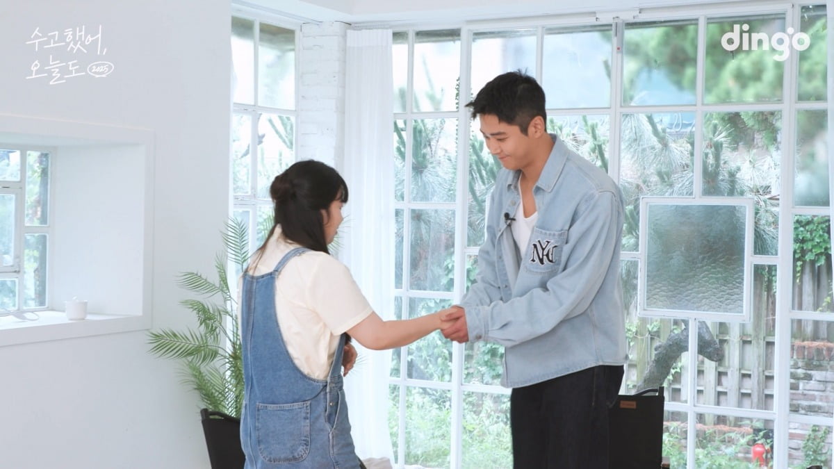 Actor Rowoon Surprises Devoted Fan Before Military Enlistment