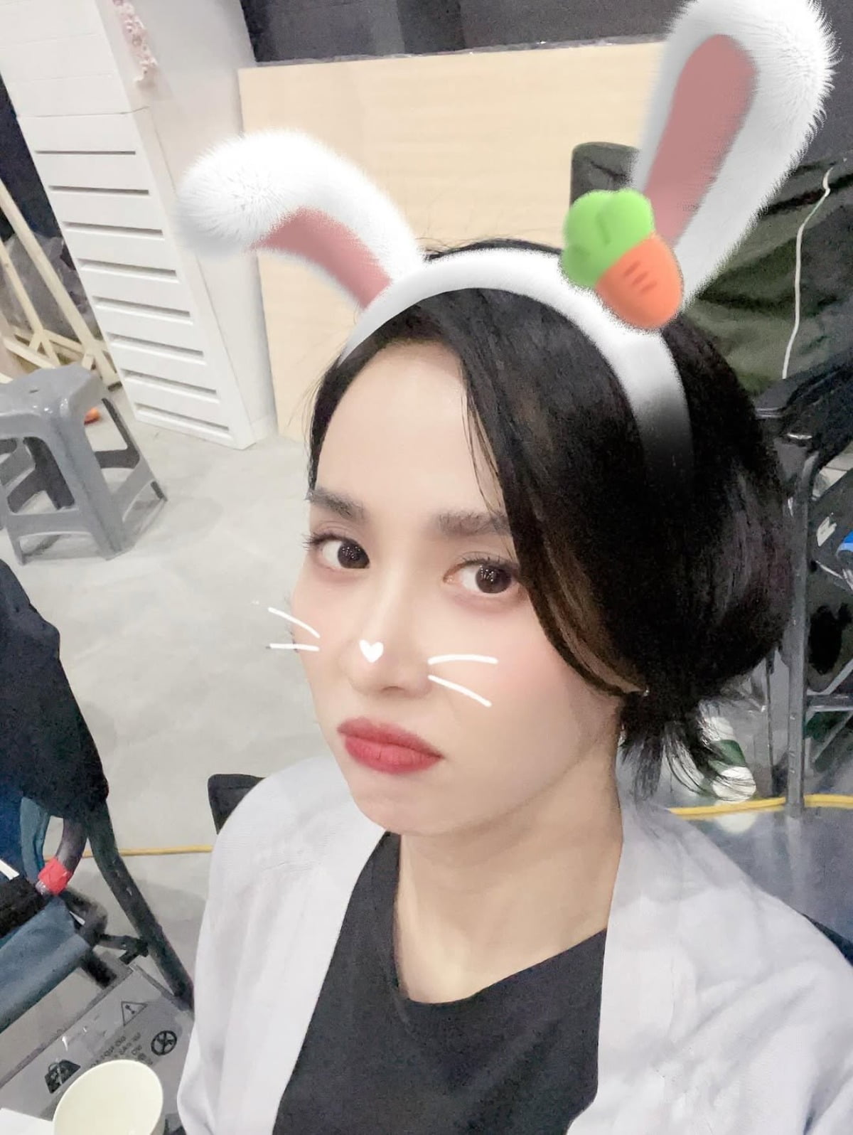Jo Yeo-jeong Captivates with Stunning Selfies and Teases New Film 'Murder Report'