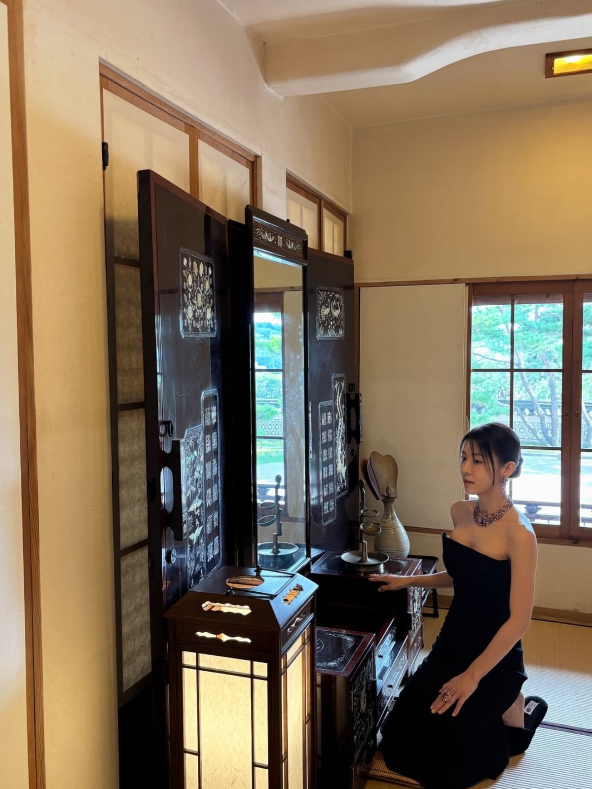 Ha Ji-won Stuns with Timeless Beauty in Latest Instagram Photos