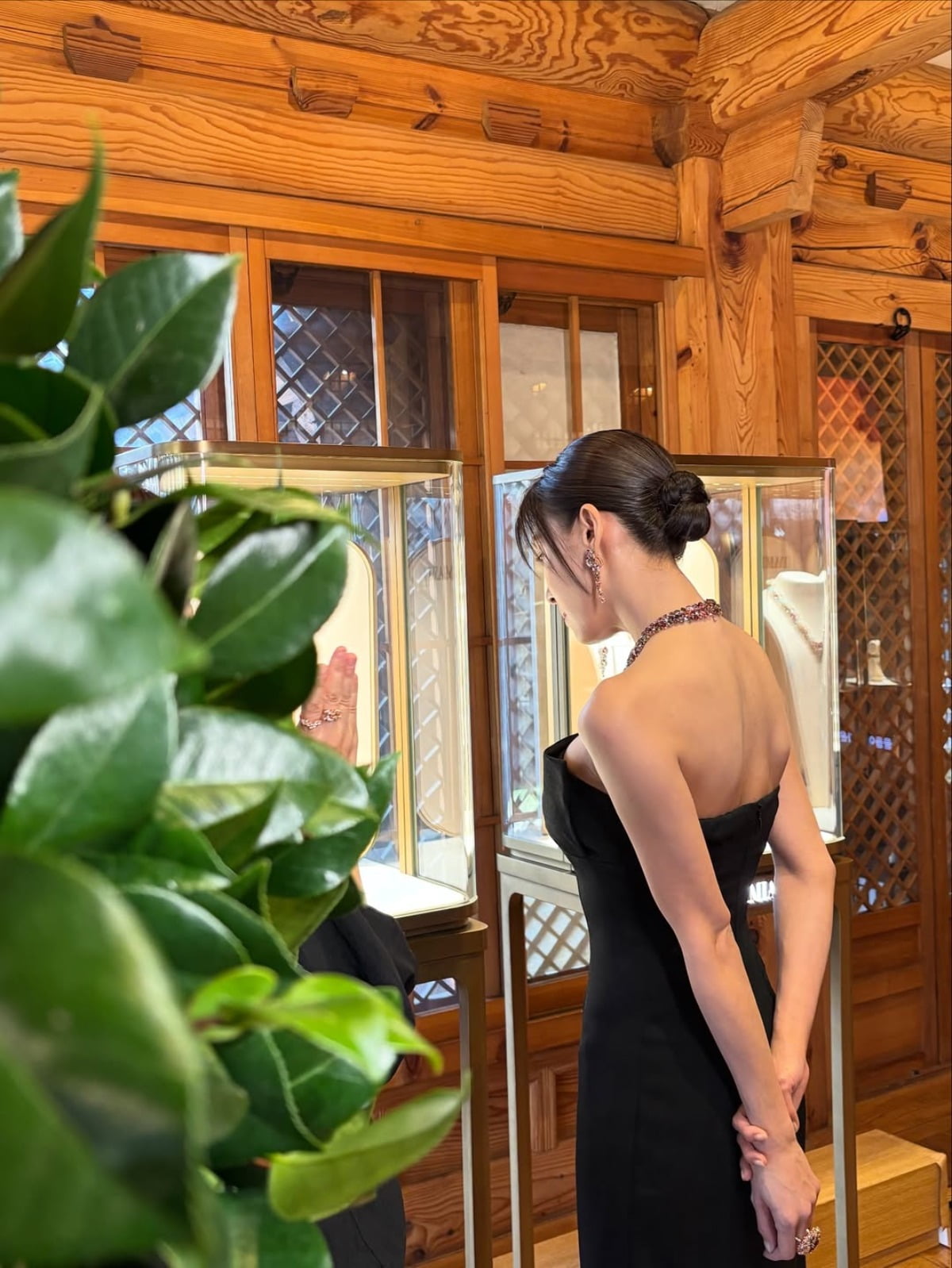 Ha Ji-won Stuns with Timeless Beauty in Latest Instagram Photos