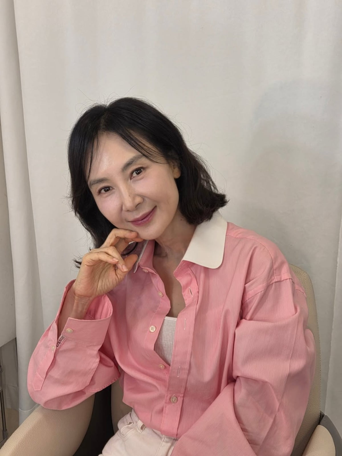 Korean Actress Chae Shi-ra Stuns with Timeless Beauty in Latest Instagram Photos
