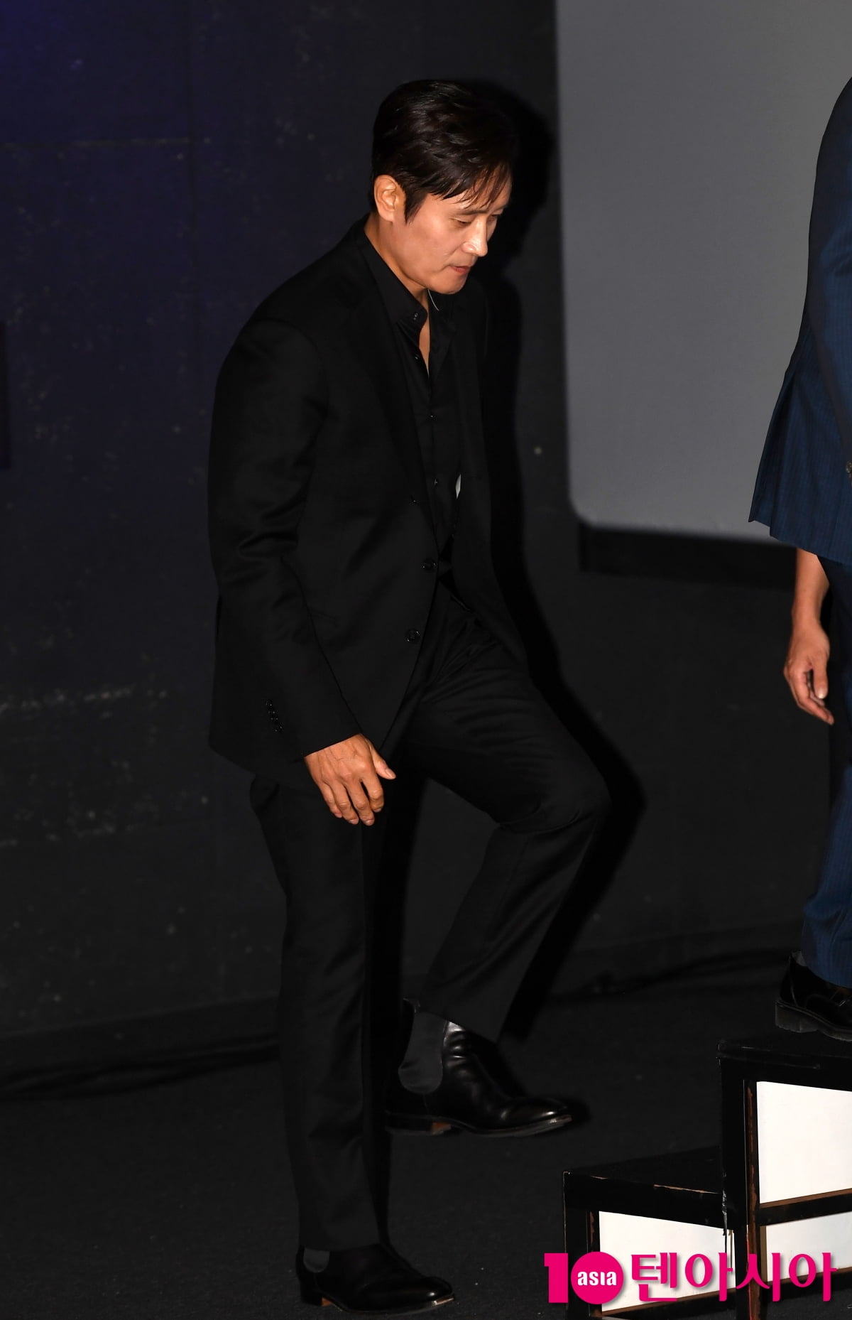 Lee Byung-hun Attends Press Screening of New Film 'No Choice' in Seoul